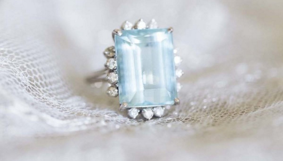 stylemepretty's tweet photo. 12 #DisneyPrincess-inspired #engagementrings! Who would rock this ring? https://t.co/Binr2q44gd Photo: Sarah Kate https://t.co/RpUUMtE9Bo