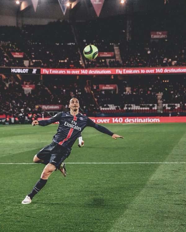 TRNDRfootball's tweet photo. BREAKING: Zlatan Ibrahimovic will join Manchester United on a free transfer. #MUFC (De Telegraaf) https://t.co/VdRnzV03qG