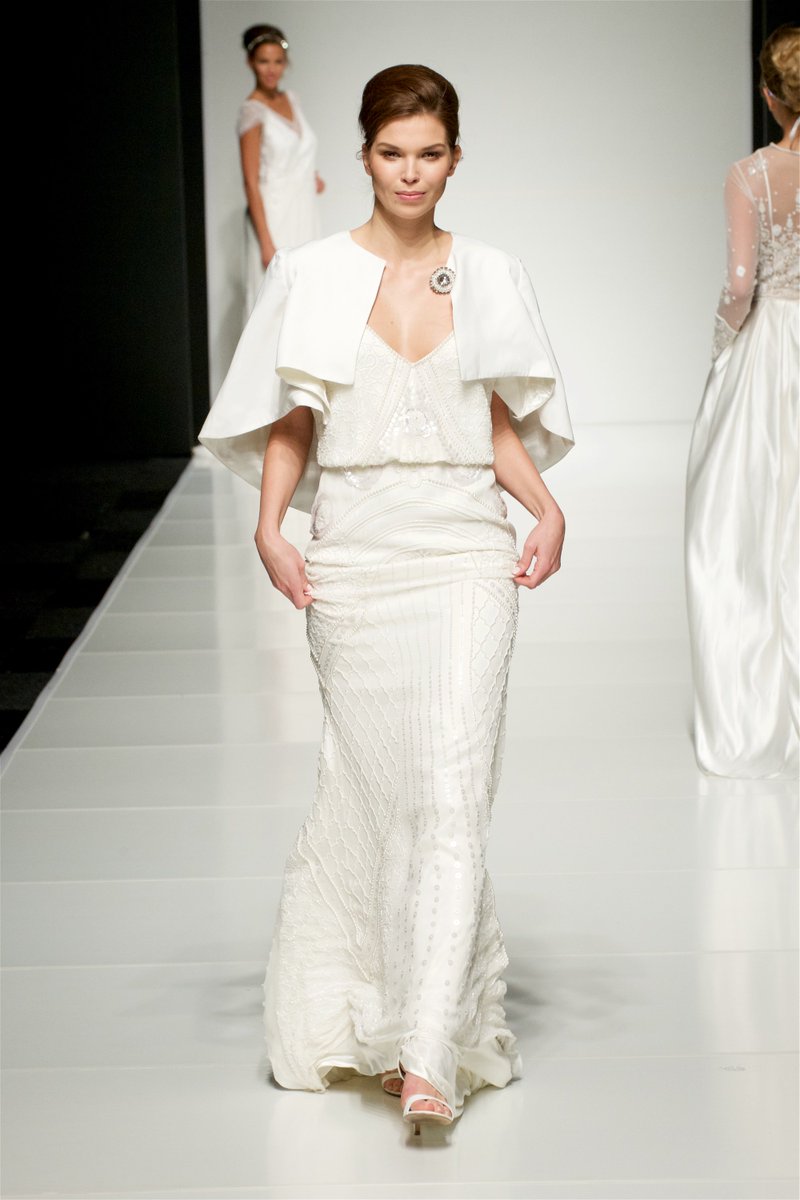 _walkinwardrobe's tweet photo. @RashaLondon effortlessly elegant New 2017 Collection showcased @WhiteGallery catwalk https://t.co/wwxnGlRJGv https://t.co/Z2QRXyM69y