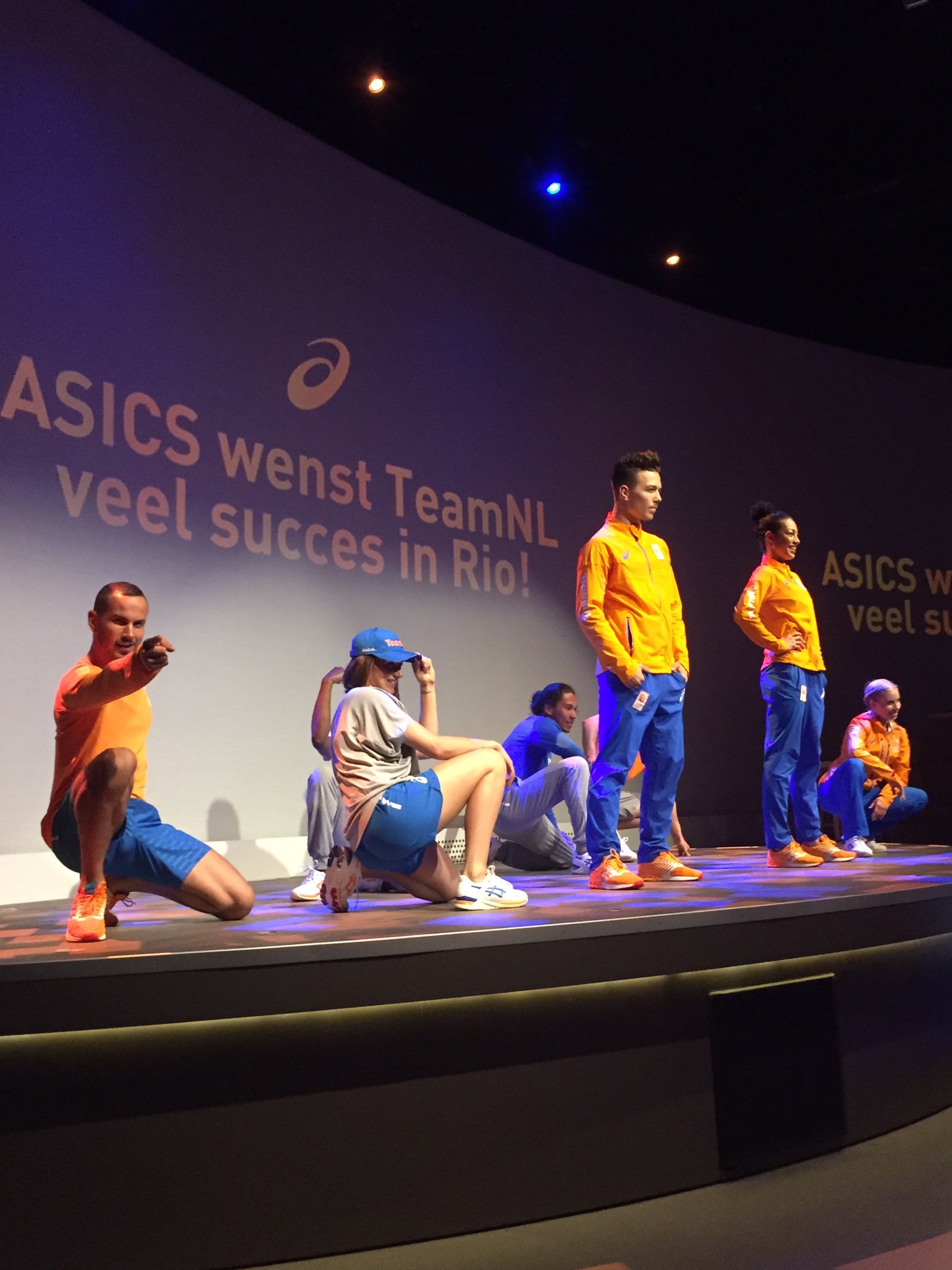 CjJQQYdWEAIIJKc.jpg:large