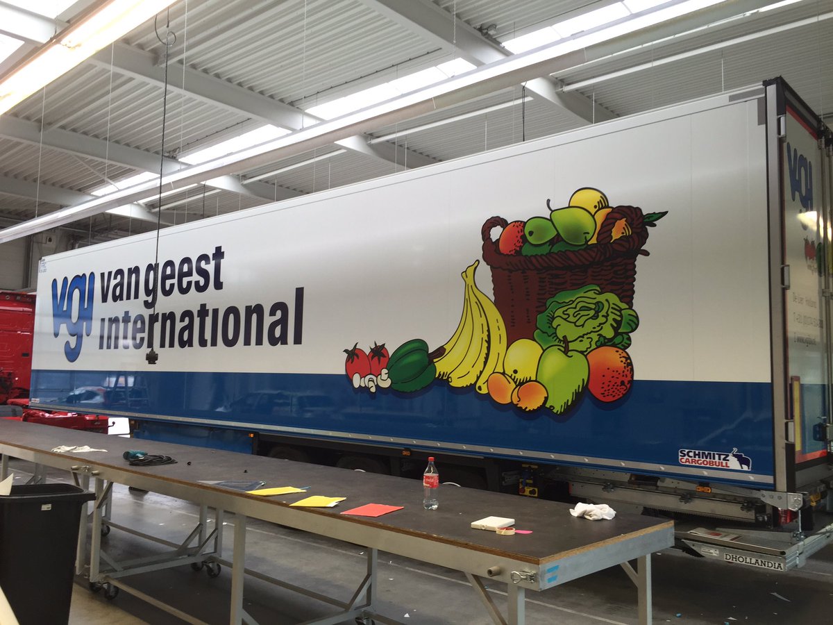 tiptopreclame's tweet photo. Binnenkort op de weg te bewonderen: deze nieuwe trailer voor @VGIHolland #trailerreclame #topbedrijf https://t.co/zbLlmBgWj9