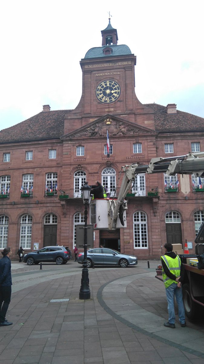 ugap_GrandEst's tweet image. Avec @ledexfr et @ES_Strasbourg pour tester l'ampoule ledliquid. #innovation d'1 #PME dispo immédiatement via @ugap