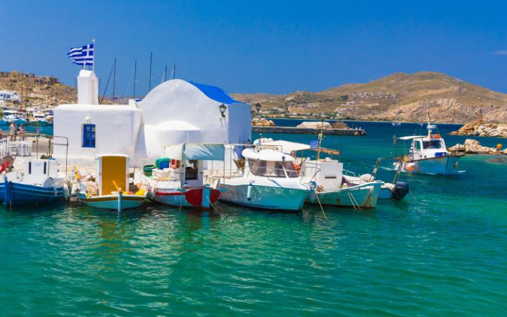 placeingreece's tweet photo. Traditional villages, whitewashed houses, blue-domed churches, divine beaches and exotic waters – Paros is paradise! https://t.co/CRaTkNZjHs