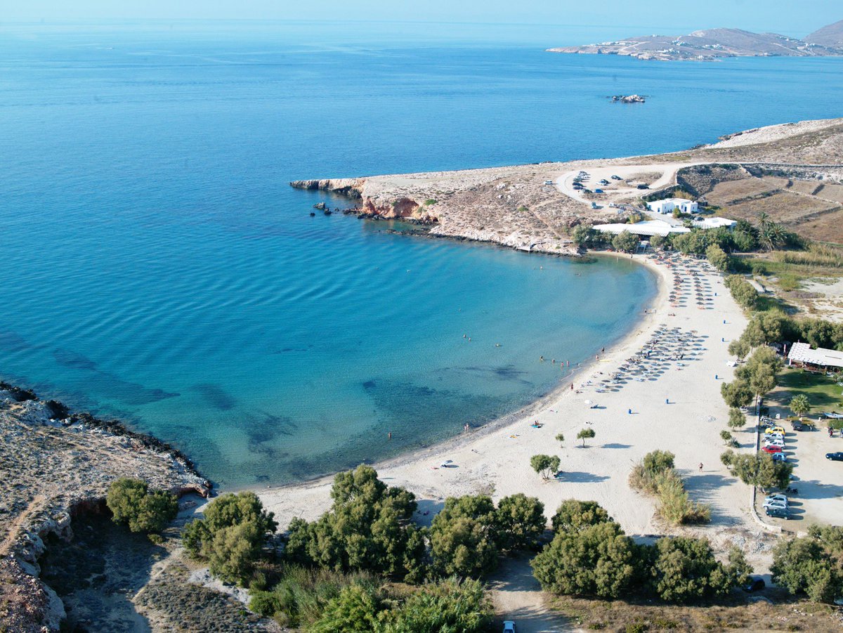 placeingreece's tweet photo. Traditional villages, whitewashed houses, blue-domed churches, divine beaches and exotic waters – Paros is paradise! https://t.co/CRaTkNZjHs