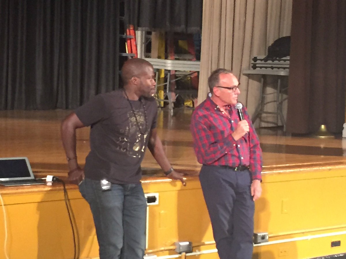 zansari8's tweet photo. .@RenoWilson &amp; Mike Pearlman who was co-founder of perf arts did a Q&amp;A w stdts. @NYCSchools #SaveMeyerLevin No colo https://t.co/cffTe4sKgi