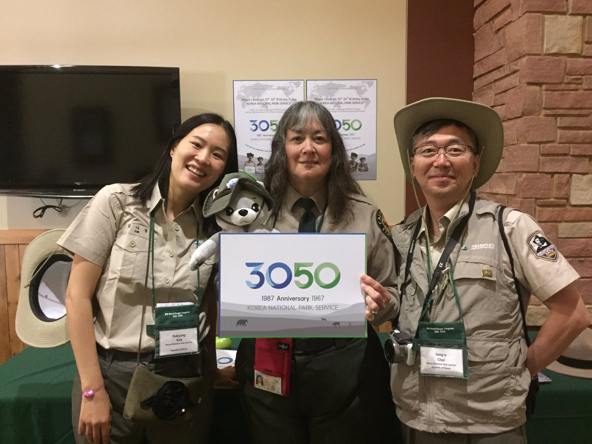Grace8Jasper2's tweet photo. @wrc8_usa Pat Clark-Gray from California State Parks and the Korean Rangers #WorldRangerCongress https://t.co/fJq7eev3YQ