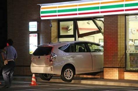 プリウスがコンビニに突っ込むことへの言及率が高すぎる 子供向け自動車図鑑 Togetter プリウスがコンビニに突っ込むことへの言及率が高すぎる 子供向け自動車図鑑 Togetter