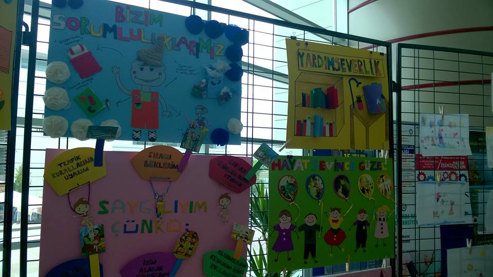 KTO Karatay Ünv Bilim Şenliğinde Çocuk Gelişimi öğrencilerinin "değerler eğitimi" sergi çalışması.