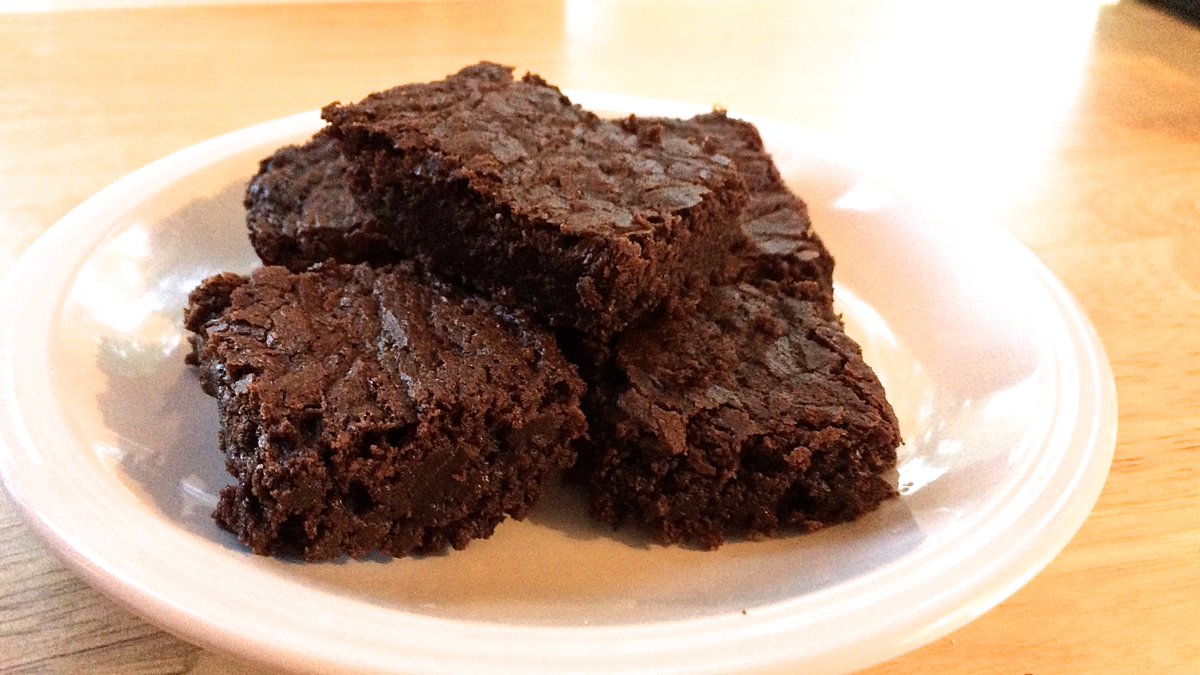 Puff_Sprinkles's tweet photo. Another night at home, another night for brownies!. https://t.co/n27py9Hmxs https://t.co/TPtp5K5rn9