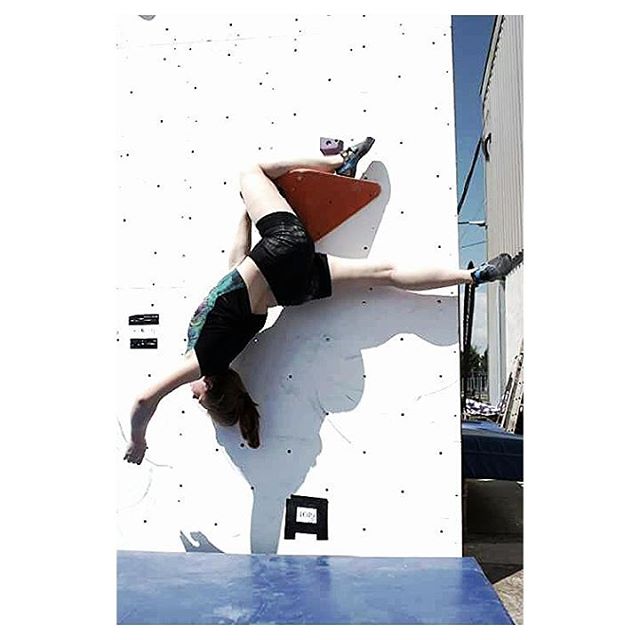 getcrushing's tweet image. From @megadety - #boulderwall #olomouc #climbergirl #boulders #structure #flashwall #lovethis #bouldering #legs