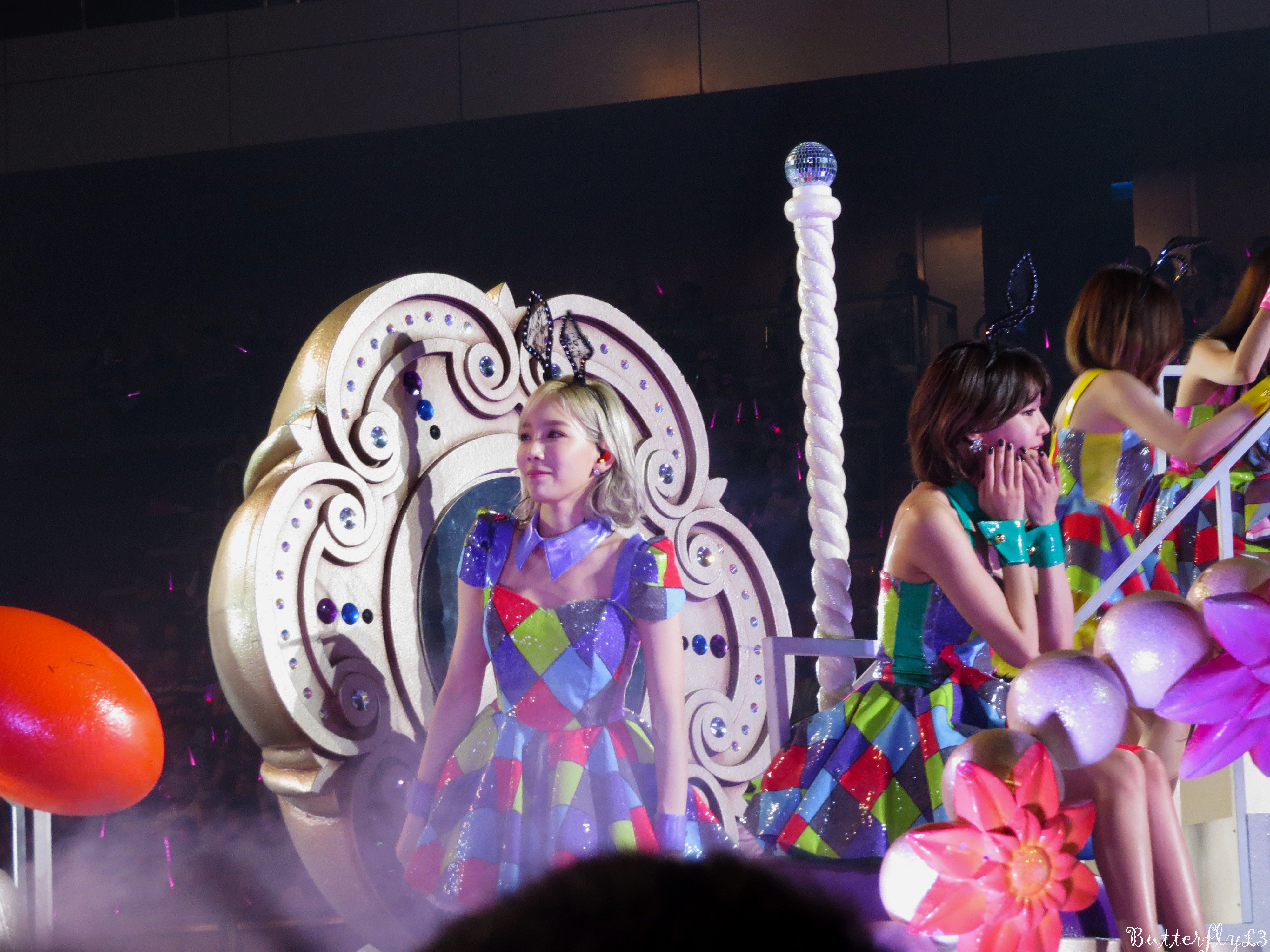 [PIC][06-05-2016]SNSD khởi hành đi Đài Loan để tham dự “2016 GIRLS GENERATION 4th TOUR – Phantasia - in TAIPEI” vào sáng nay - Page 11 CjJXTbSUUAAS63z