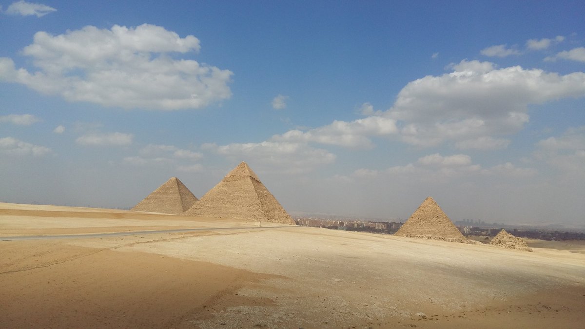 atimadsalam's tweet photo. في حضرة الأهرام العظيمة #cairotraining https://t.co/DNzDSjAwnj
