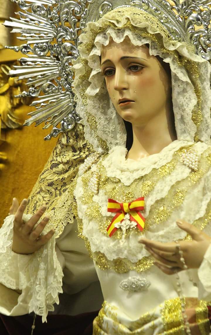 HumildadFeyAmor's tweet photo. Ntra. Madre de la Fe y el Amor para la Pascua y Pentecostés de este 2016 
De manos de @JesusFh94 https://t.co/pZvZt318pi