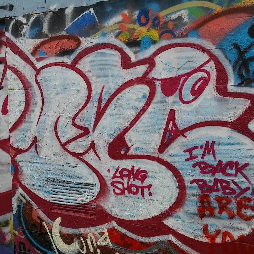 BrujaMaracc's tweet image. #pyse #throwies #beverlywall #graffitiporn #graffiti #stopleavingtoyspaint by boston_mizer