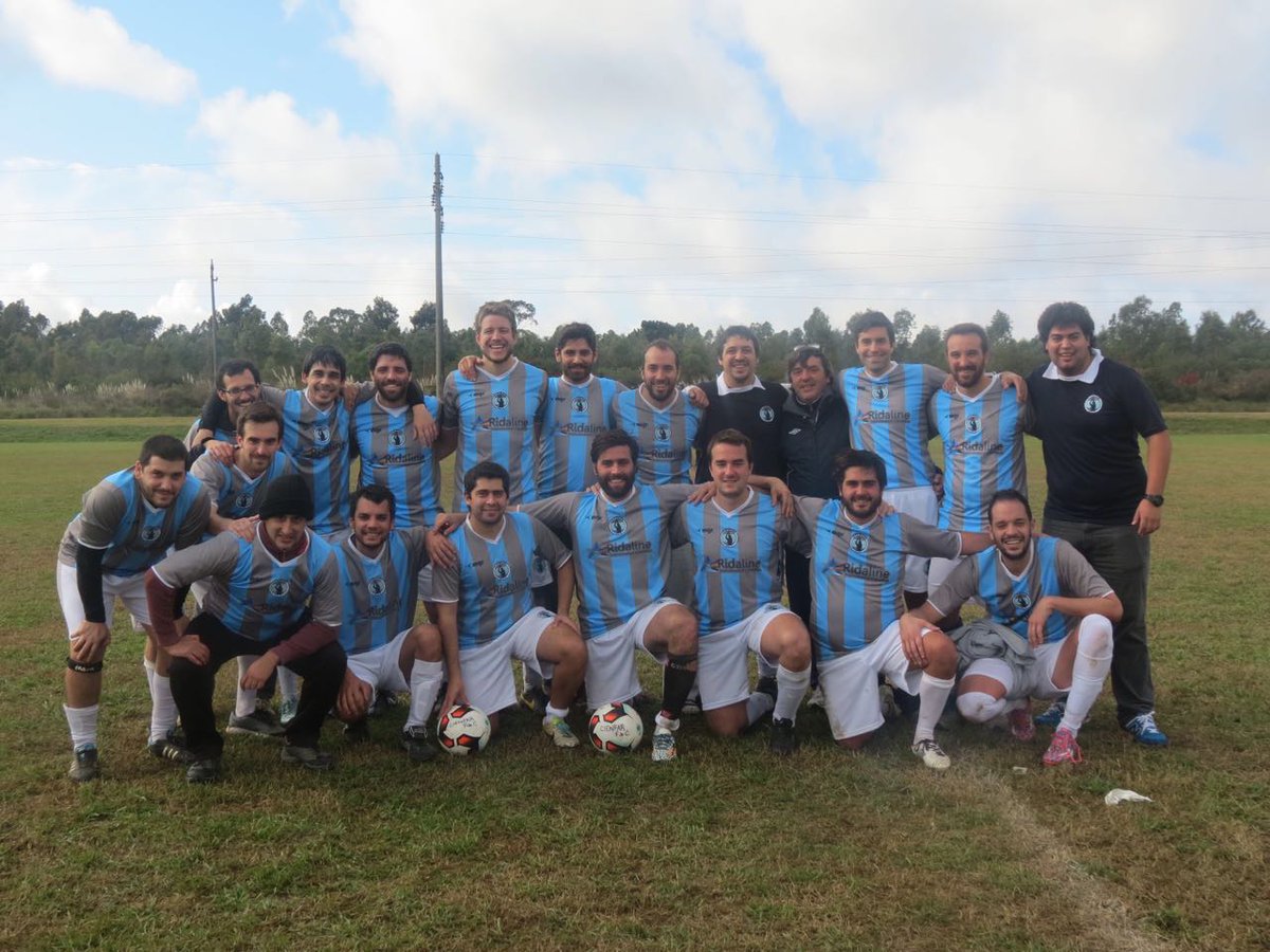 Parte de la barra con la indumentaria 2016. Agradecemos a ridaline.com.uy por acompañarnos #CienfarCienfar!