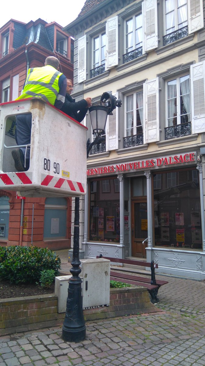 ugap_GrandEst's tweet image. Installation ampoule Ledliquid à Wissembourg:la route de l'énergie @ledexfr @ES_Strasbourg devant locaux @dnatweets