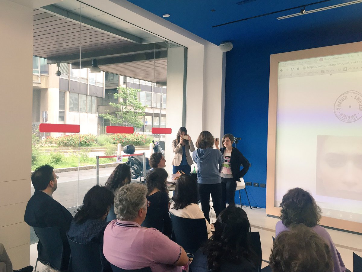 E ora click! #teenager scattano i loro volti <a href="/DonataZanotti/">Donata Zanotti</a> in <a href="/TIMspaceMilano/">TIMspace</a> #TIMFactory <a href="/TIM_Official/">TIM Official</a>