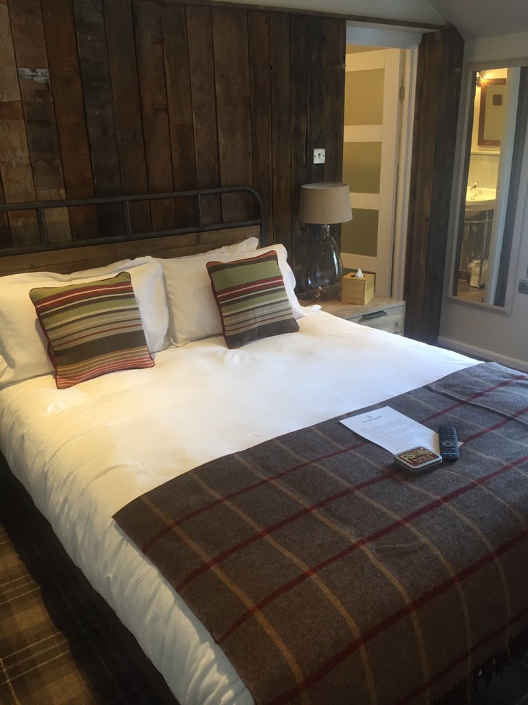 WhiteHartStock's tweet photo. All the rooms are finished at the White hart call us to book a room #onlyatfullers https://t.co/pT9R26TsrU