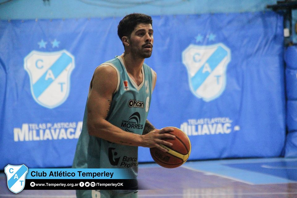 lineadecuatro4's tweet photo. #Básquet #Temperley se quedó con el primer juego de la serie finalista --> https://t.co/UPGH5XUfUm https://t.co/5ghLRsQBCL