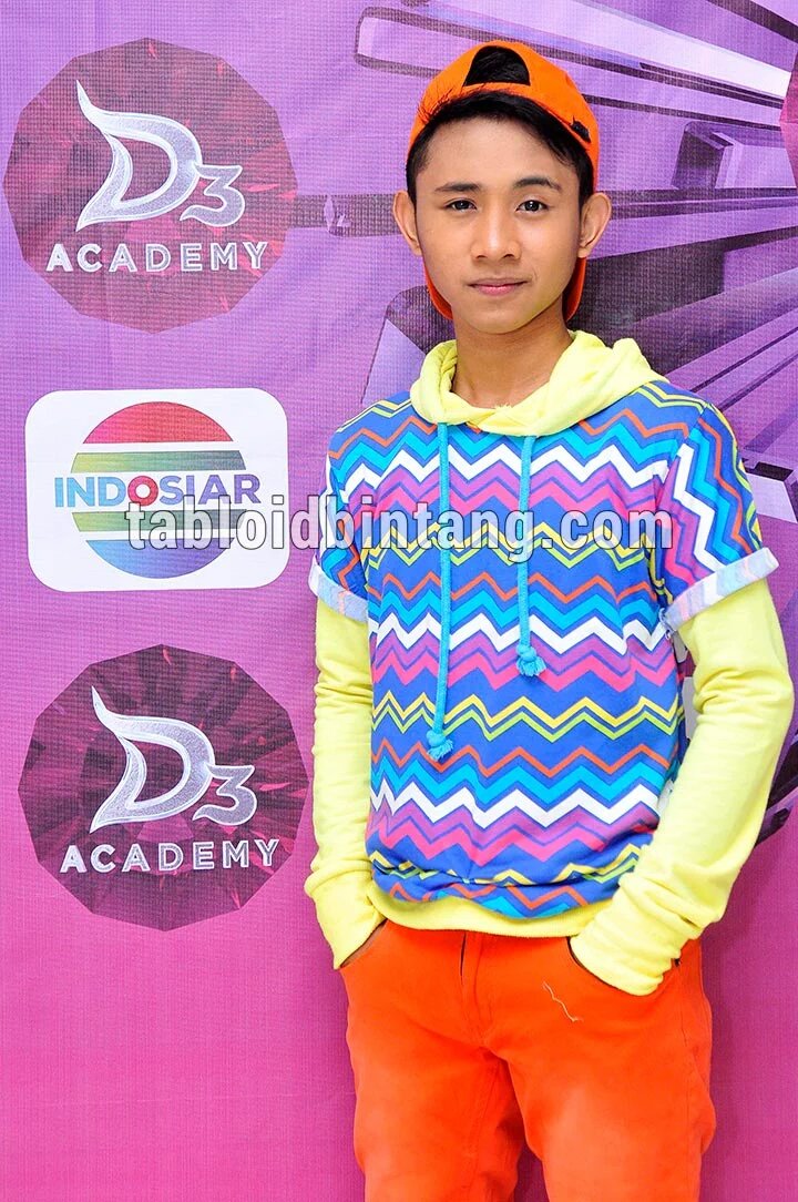 Retweet..!!
Hallo sepi banget kayaknya . Yang ON Retweet dong hihi #ICA_3 #FS_Fatin . Test test . Ada orangnya hihi
