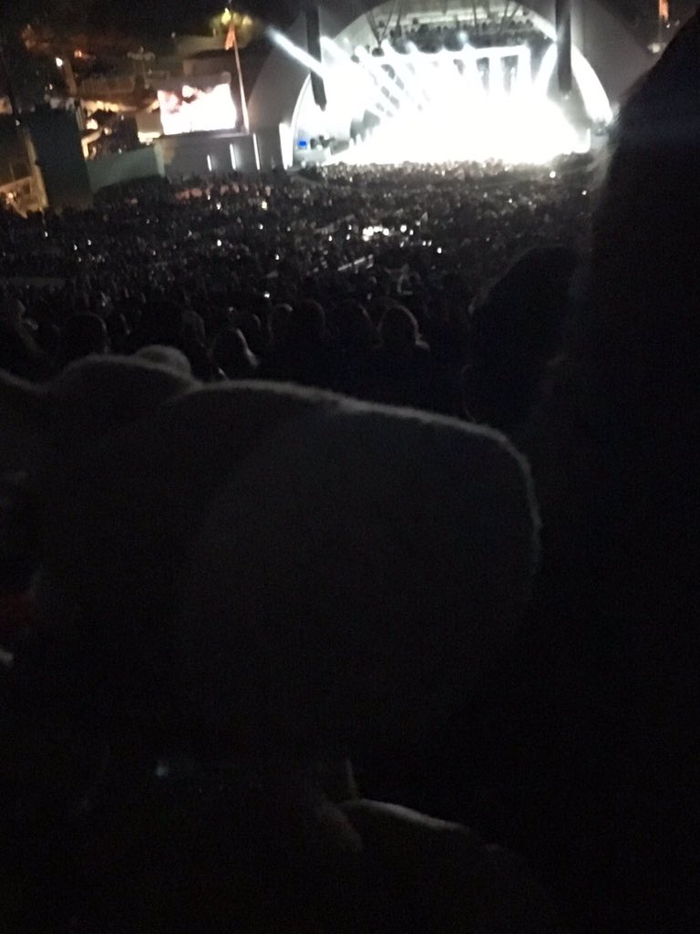 thewanderberry's tweet photo. WHAT A WICKED NIGHT WATCHING THE CURE. Thank you wandering buddies #wanderberry https://t.co/sBHTSkhzX8