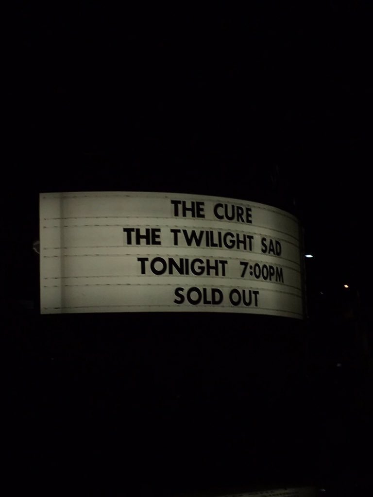 thewanderberry's tweet photo. WHAT A WICKED NIGHT WATCHING THE CURE. Thank you wandering buddies #wanderberry https://t.co/sBHTSkhzX8