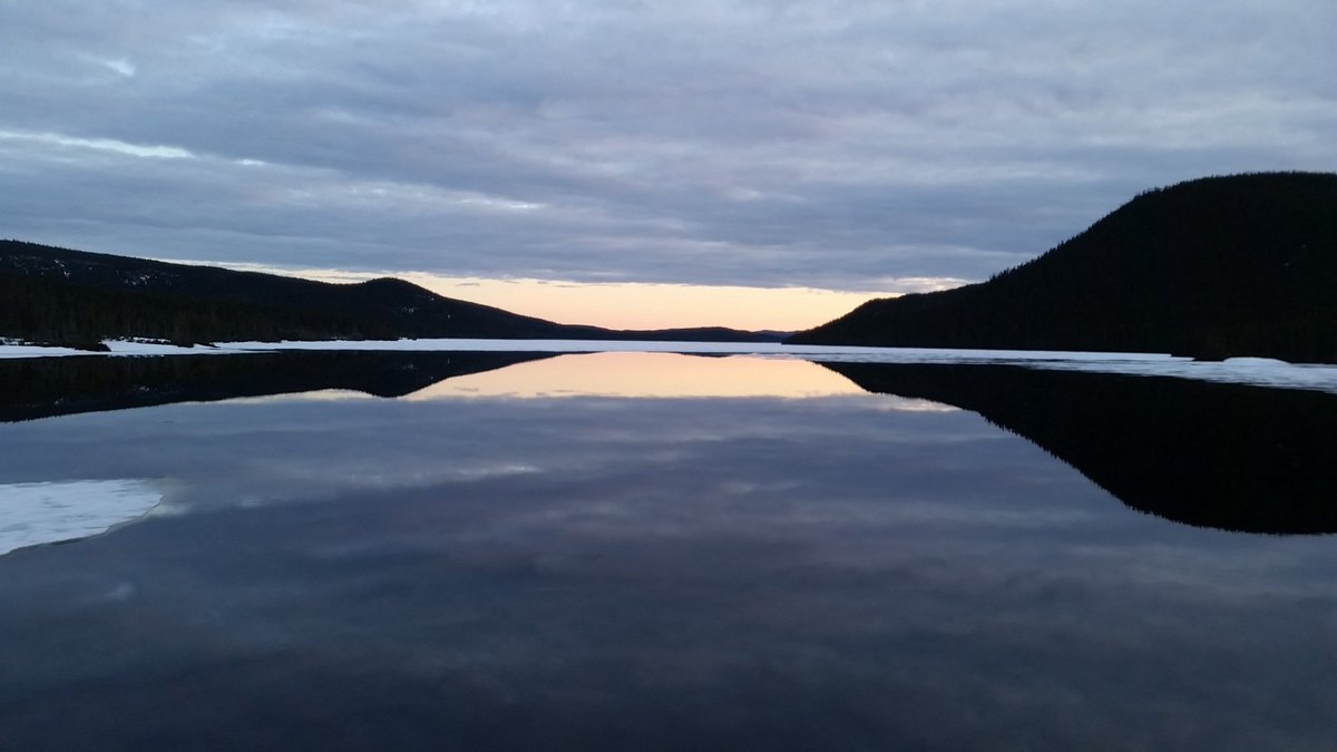 NLExplorer88's tweet photo. A picturesque sunset of reflections on Muddy Bay Pond. When will the ice completely melt?? #ineedtopaddle #BigLand https://t.co/NngXfvb8Xc