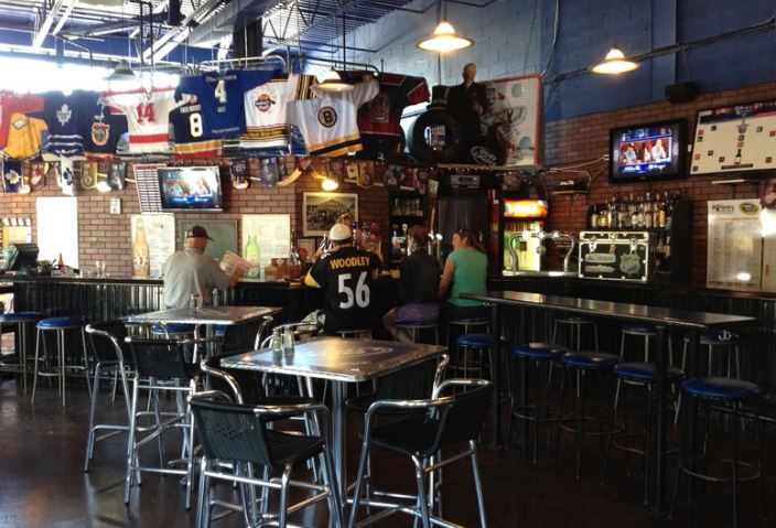 PenaltyBox_BAR's tweet photo. Situated between 3 arenas, bring your team of 5 or more to #ThePenaltyBox for FREE nachos to celebrate! https://t.co/d9SUEhVVN5