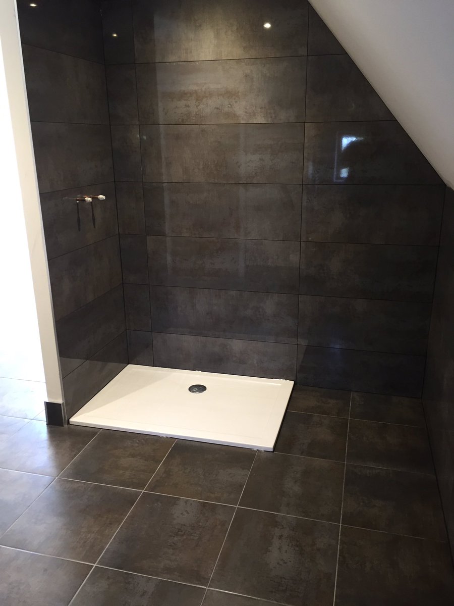 RawTiling's tweet image. Lovely Ferroker and Shine Dark from @Porcelanosa_EN with @BALtiling smoke and ebony grout