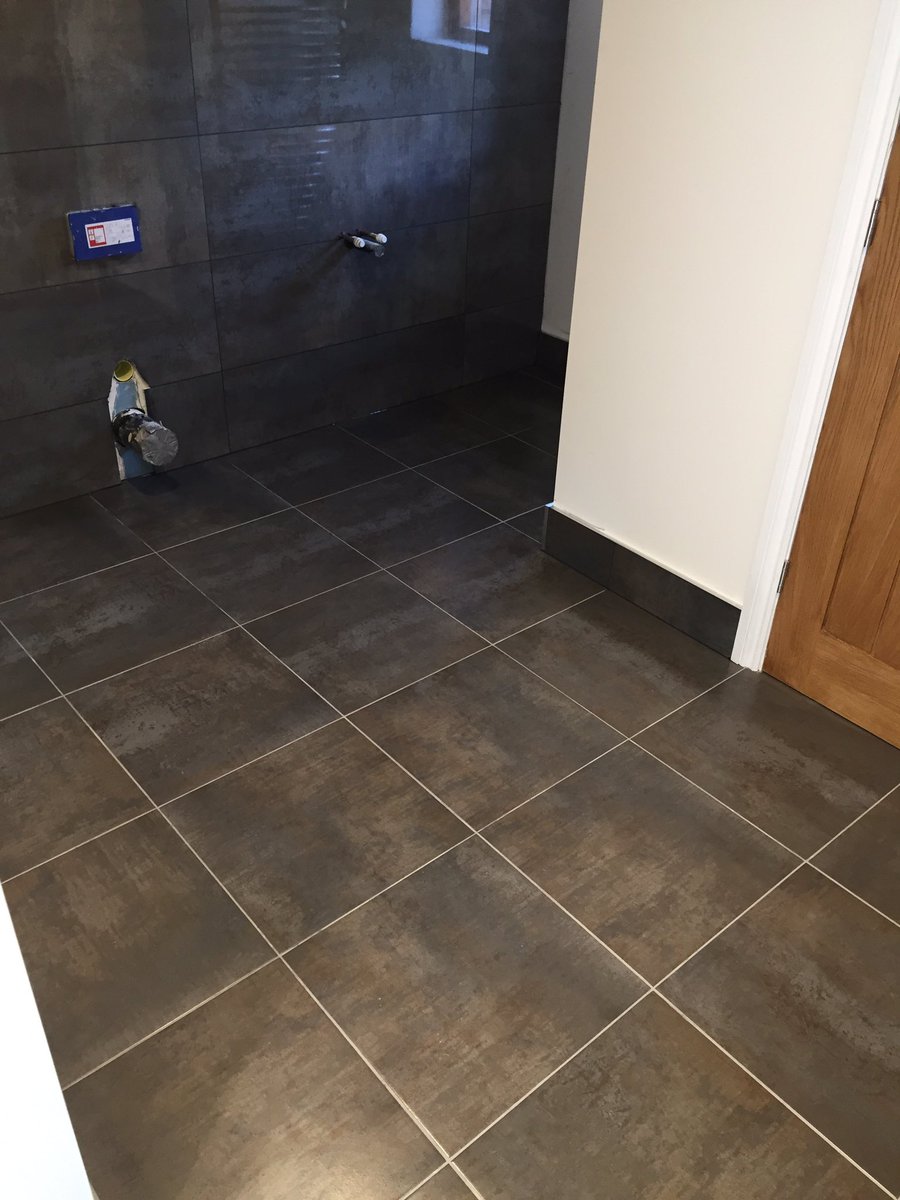 RawTiling's tweet image. Lovely Ferroker and Shine Dark from @Porcelanosa_EN with @BALtiling smoke and ebony grout