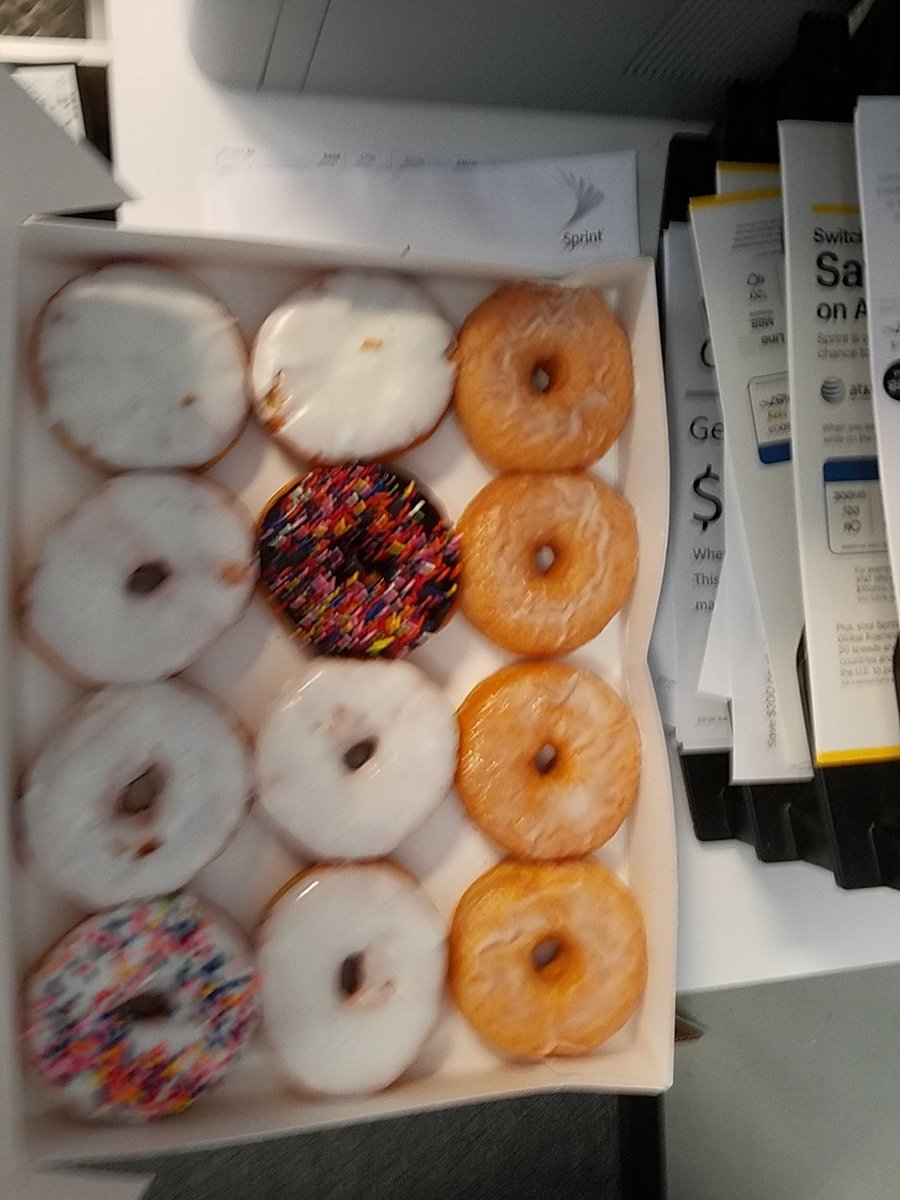 JetmobileCenter's tweet photo. Upgrade your phone and get a free donut! https://t.co/PFjYDO303i
