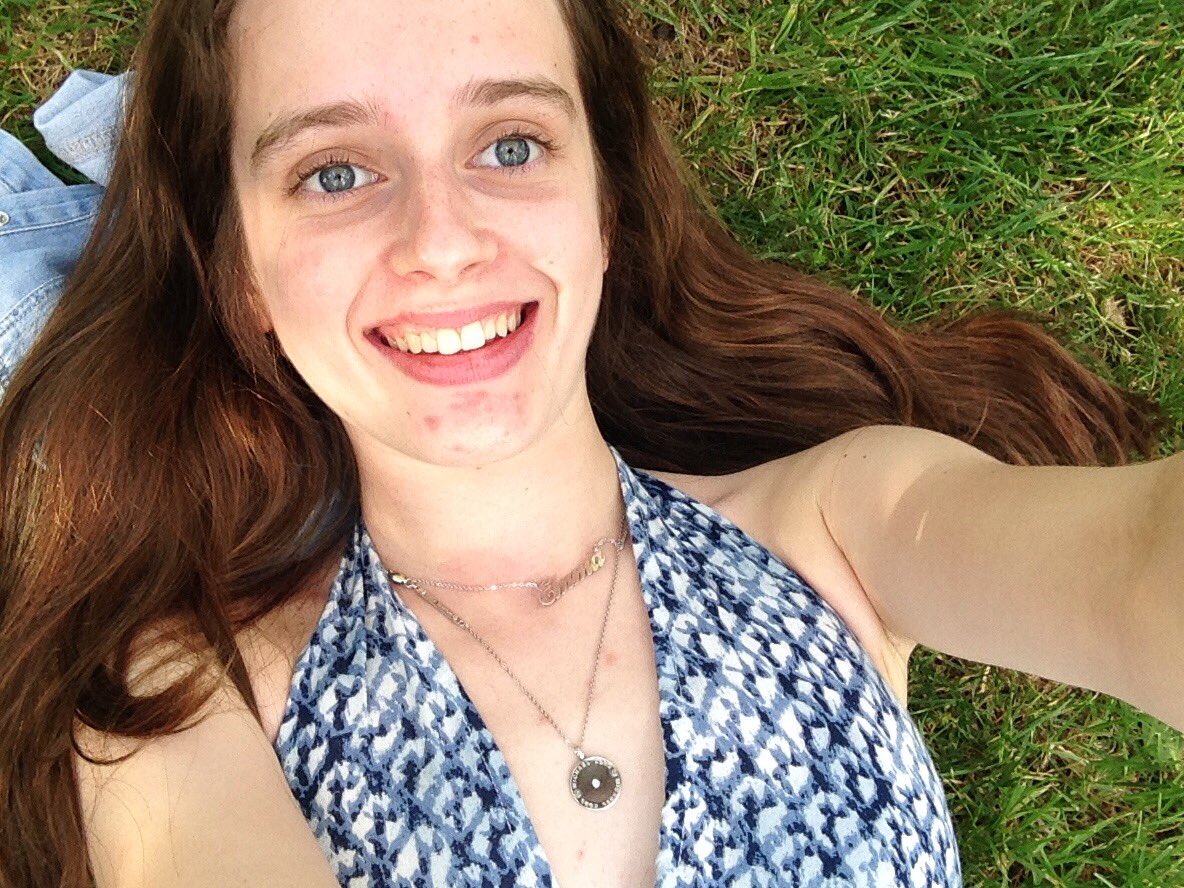 emma201097's tweet photo. "Nada ni nadie me va a quitar esta sonrisa y quién lo intente, fallará" https://t.co/FEnd1SHabI