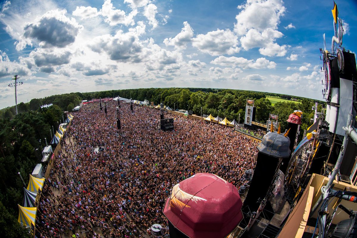 NeophyteRecords's tweet image. We can't wait to see this crowd again! ☀️ #DOMINATOR