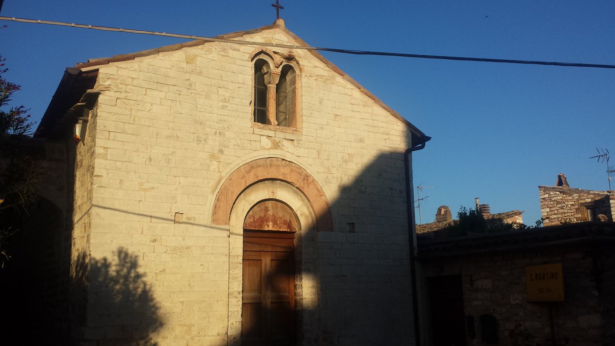 FlowerSpello's tweet photo. A passeggiar per la mia #Spello fiori di San Martino  @DPetersSpello @ValleSchut @InfiorateSpello @VerdeUmbria https://t.co/Eec9hyvWil
