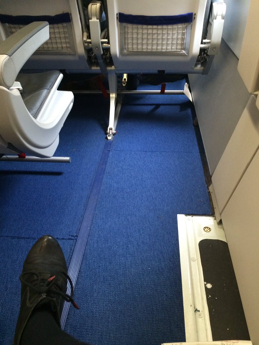 Anousch's tweet image. Kein Fenster, aber Beinfreiheit.
#NextTry
#LH192