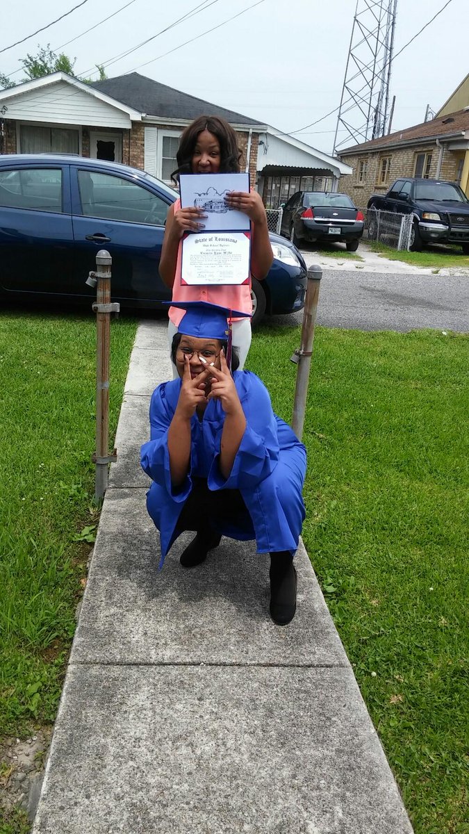 __eeev's tweet image. JEHS '16 Alumni 👑🎓