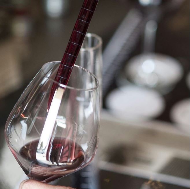 VinsdeBordeaux's tweet photo. Créez le vin de vos rêves avec l'atelier d'assemblage de @bernardmagrez @LovAquitaine https://t.co/fZ8GSqHsz9 https://t.co/Q7u8515cUs