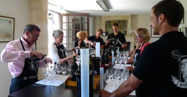 VinsdeBordeaux's tweet photo. Créez le vin de vos rêves avec l'atelier d'assemblage de @bernardmagrez @LovAquitaine https://t.co/fZ8GSqHsz9 https://t.co/Q7u8515cUs