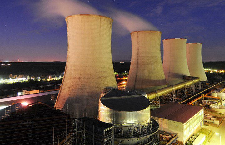 Zimbabwe’s power demand falls by 40 percent zimbolive.com/zimbabwes-powe…