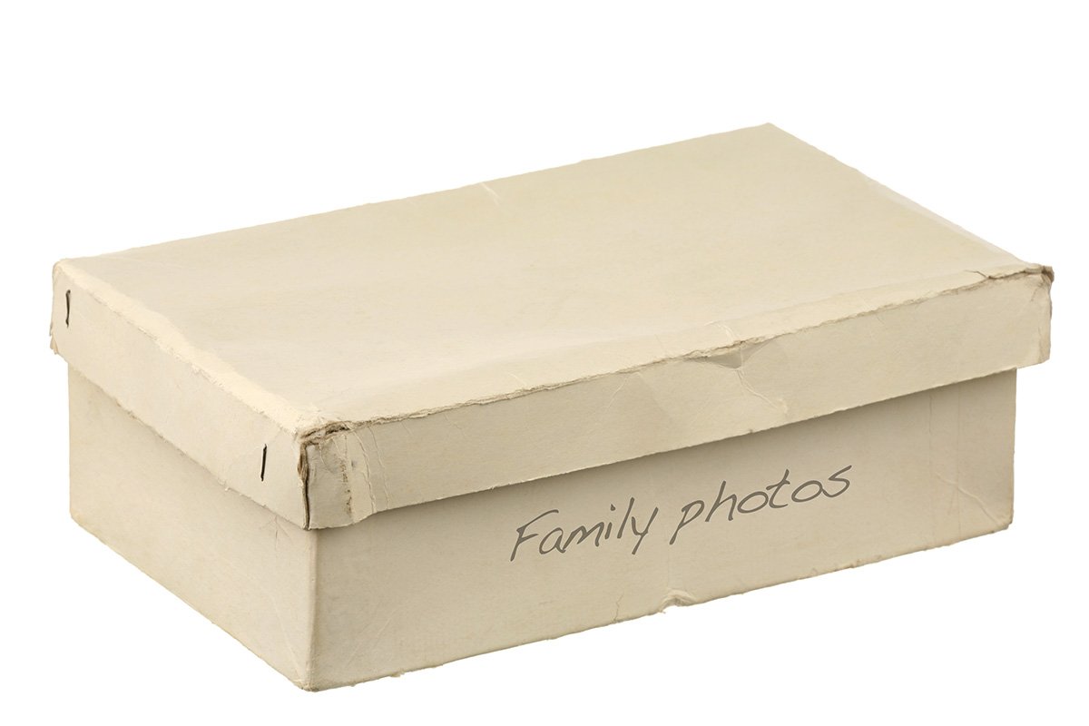 ScottKelby's tweet photo. Say you want about that old shoebox full of photos our parents left us: it worked. https://t.co/bjNxjVegD7 https://t.co/tAE8fuyjwR