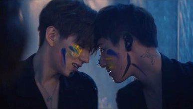 bstrdglow's tweet photo. @arirang_ASC Is this the beginning of the clan or a ritual to summon the blue flying heart? #MVTalk #MONSTAX_ASC s https://t.co/iXwMdPvw2f