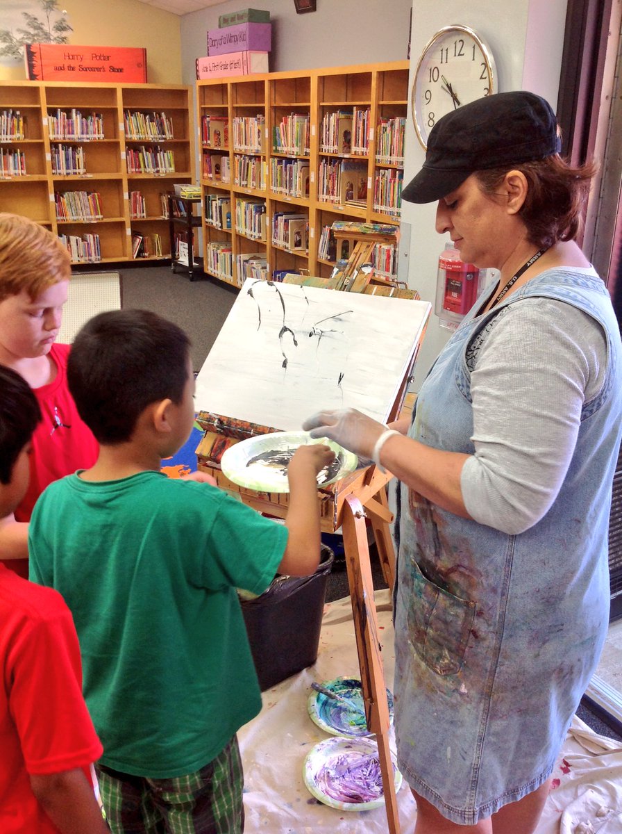 4th_haun's tweet photo. Painting with Ms. Alami! 🎨 https://t.co/ruy0rLAZ5j
