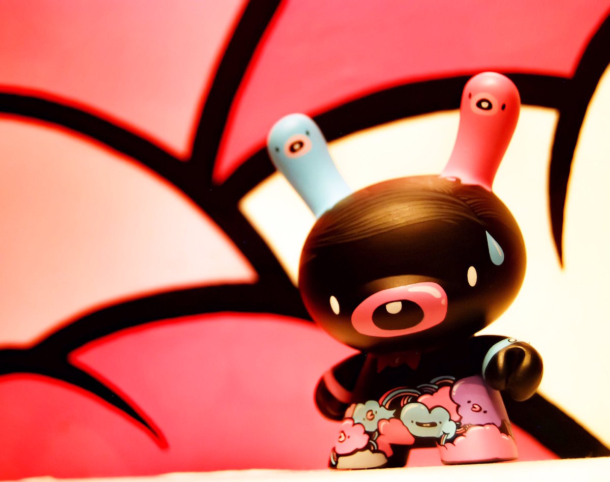 FutureGrownup's tweet photo. Salute to our fellow Canadian & fantastic artist @chairmanting #DailyDunny #FutureGrownup @Kidrobot #KidRobot https://t.co/ePrG4SCEB3