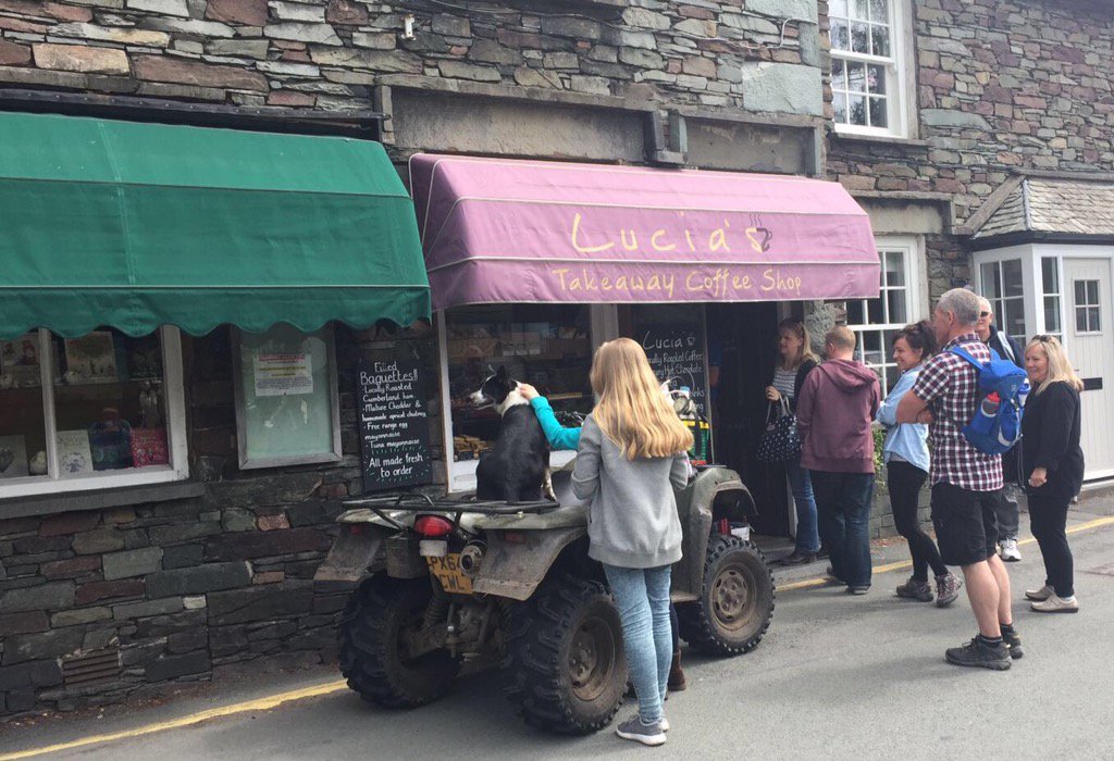SReadBooks's tweet photo. @luciastakeaway @townheadfarm1 Tasty takeaway snack for hardworking farmer (and his trusty assistant?) https://t.co/jGXc8Y98hi