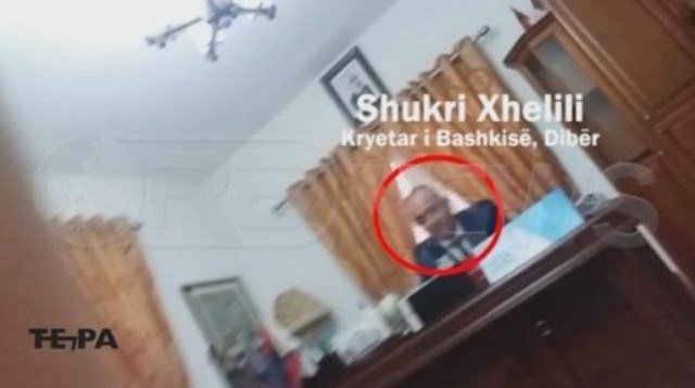 click_fk's tweet photo. Babai i 20-vjeçares i çon fjalë Shukri Xhelilit: Jemi në gjak (Video) https://t.co/ZEa8O62O4Z https://t.co/OCcTW1WZvp