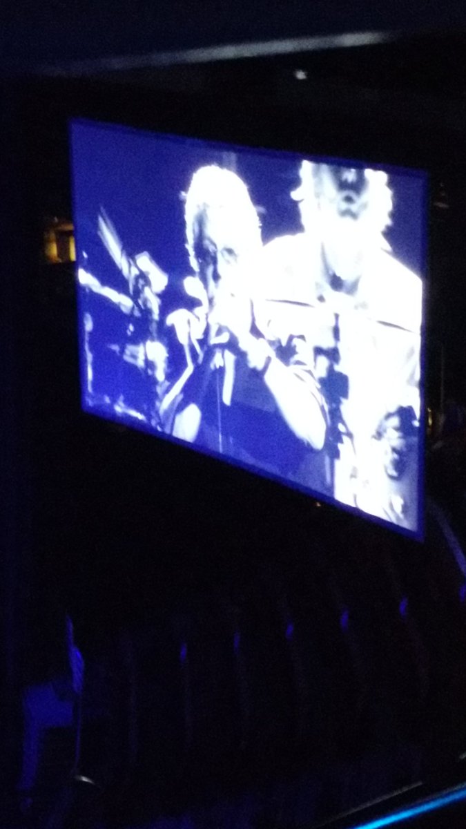 canvasofaface's tweet photo. Had a great time @TheWho concert in Anaheim with @slydigsband!! #top5concerts https://t.co/tmTU6ujJwt