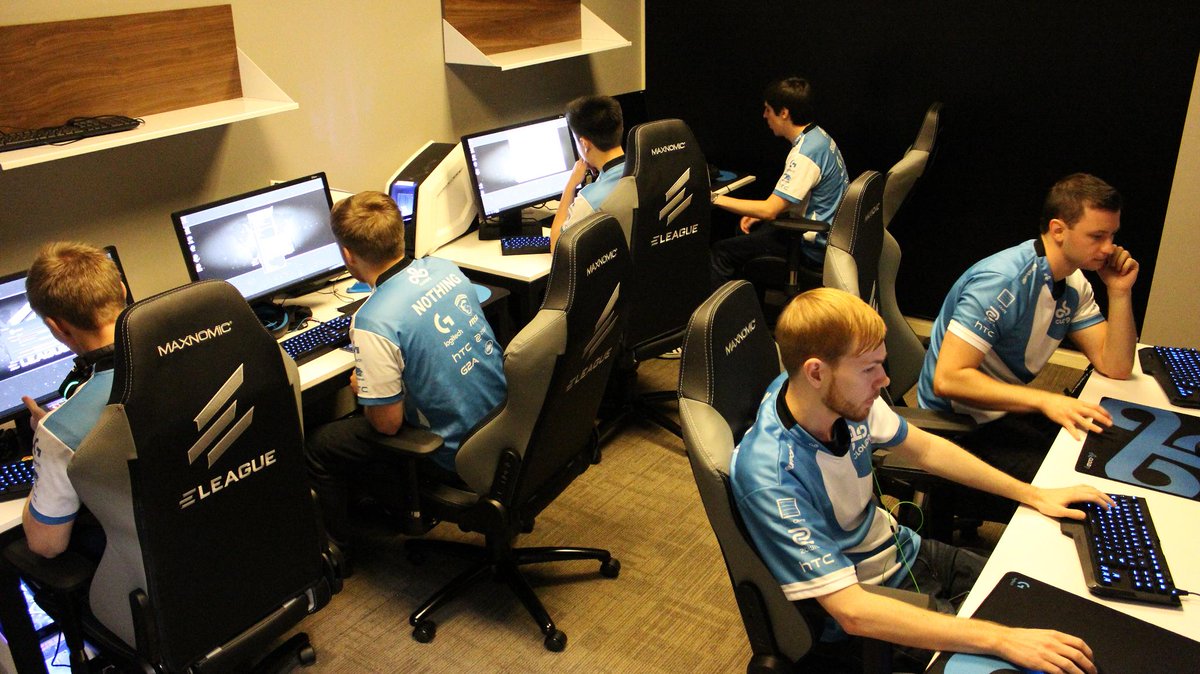 ELEAGUETV's tweet image. @Cloud9 getting situated in the practice room