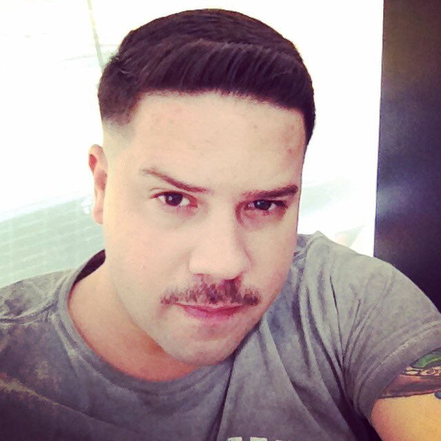Fauzer_Barber's tweet photo. #fadenavalhado
#maverickbarbershop
#campograndems
#barbeariatradicional https://t.co/nJIUSMfzCm