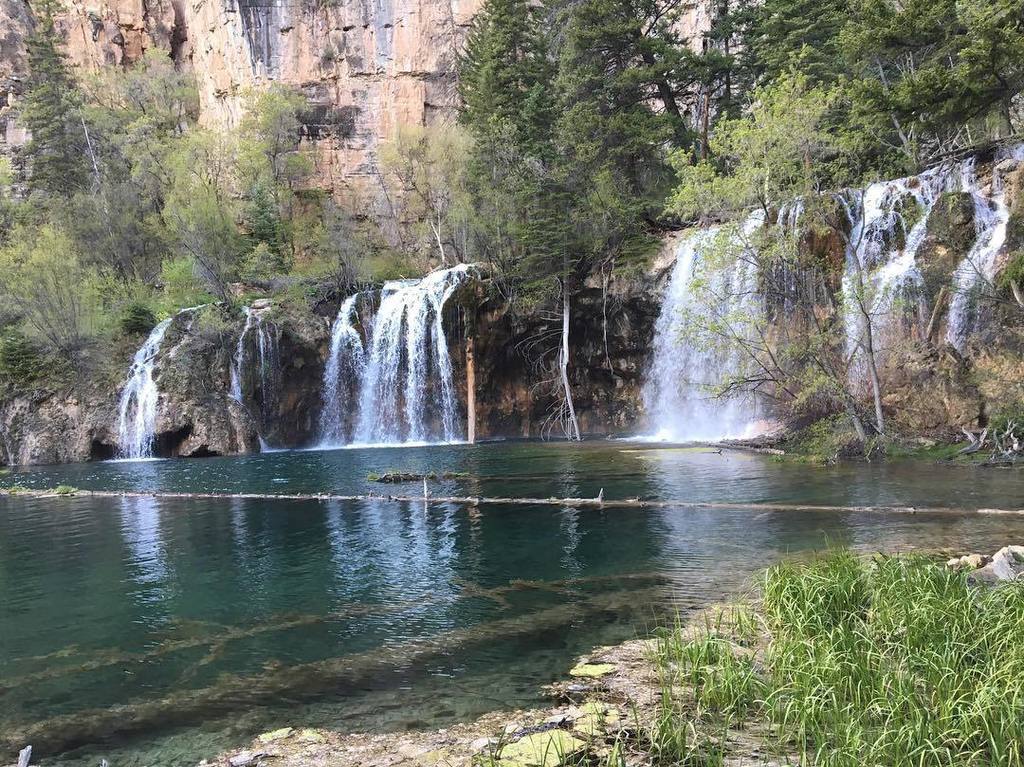 girlsLOVEtravel's tweet photo. Hanging Lake โข Colorado #exploringcolorado #colorfulcolorado #adventuresincolorado #coloradoadventures #hanginglakeโฆ https://t.co/fniWtYR47P
