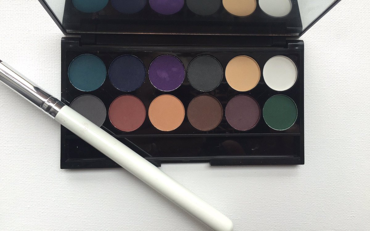 ClaireSaliu's tweet image. 👀 Are you wearing the color eyeshadow that makes the most of your peepers? #iblogplatform goo.gl/76f2xD